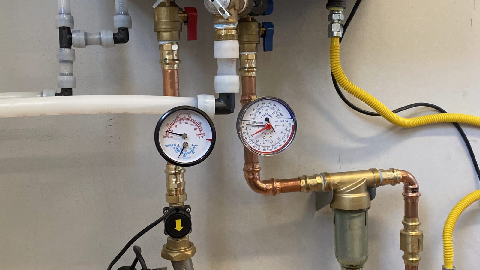 Copper pipe manifold and pressure gauge installation in Maryville, TN